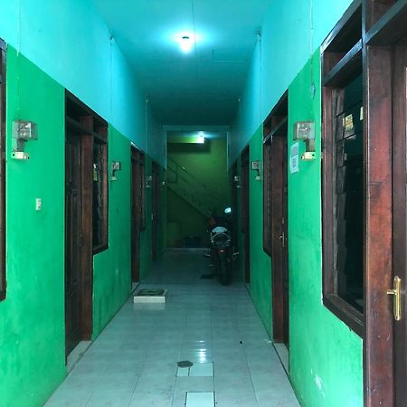 Spot On 94028 Homestay Pak To Syariah Surabaya Exterior photo