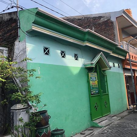 Spot On 94028 Homestay Pak To Syariah Surabaya Exterior photo