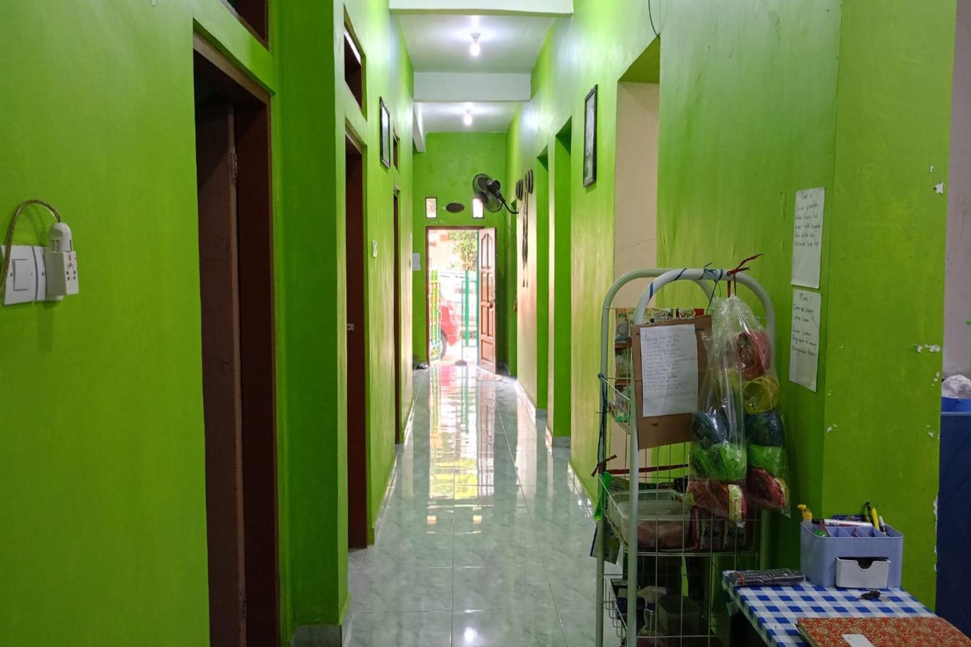 Spot On 94028 Homestay Pak To Syariah Surabaya Exterior photo