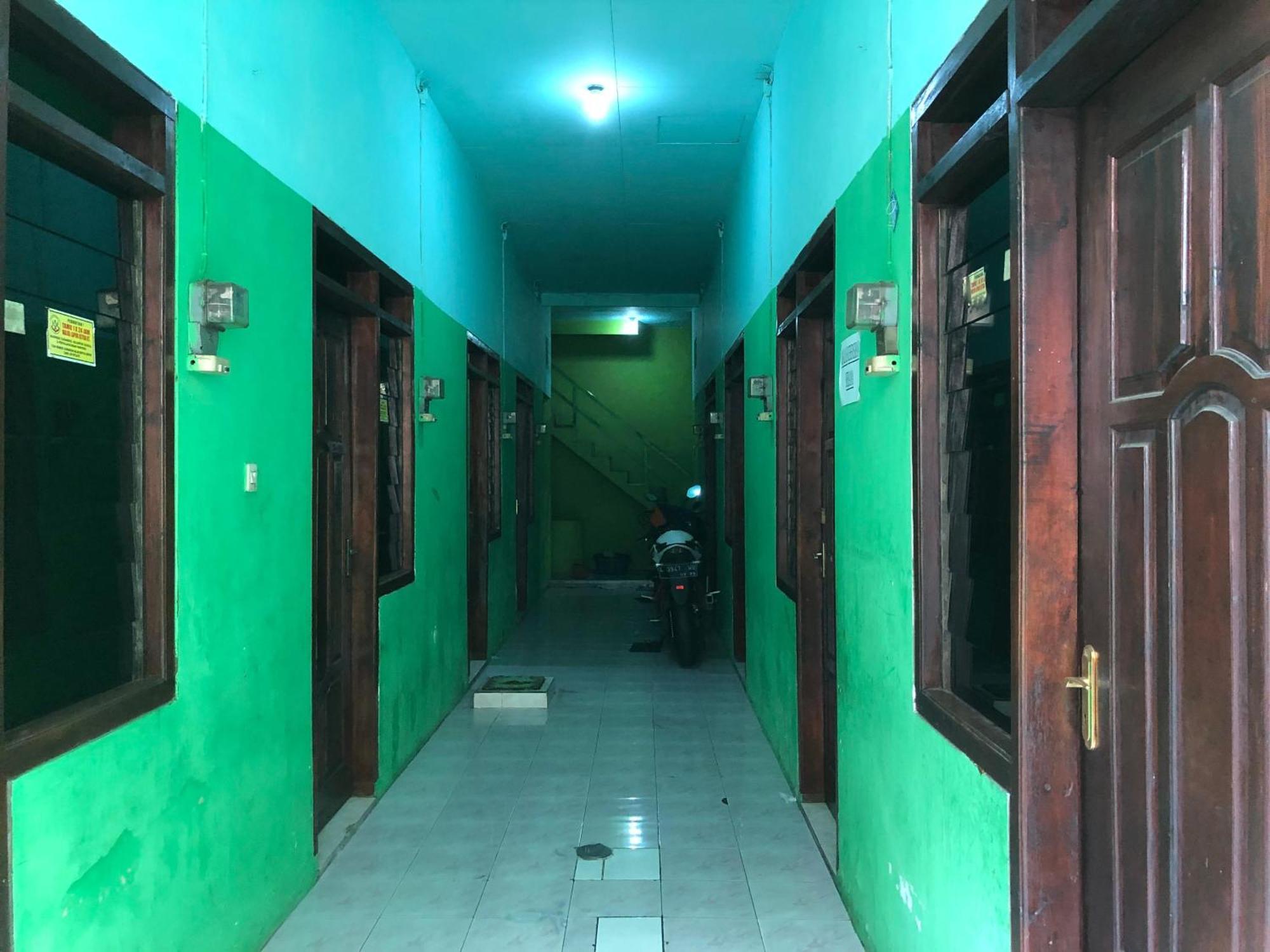 Spot On 94028 Homestay Pak To Syariah Surabaya Exterior photo